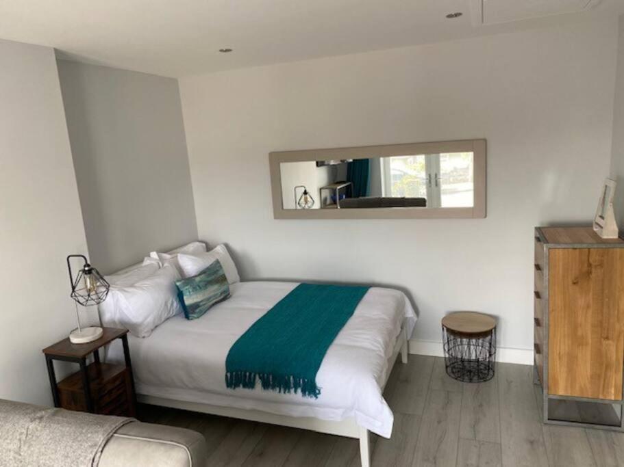 Luxury Mumbles View Studio Apartment 스완지 외부 사진